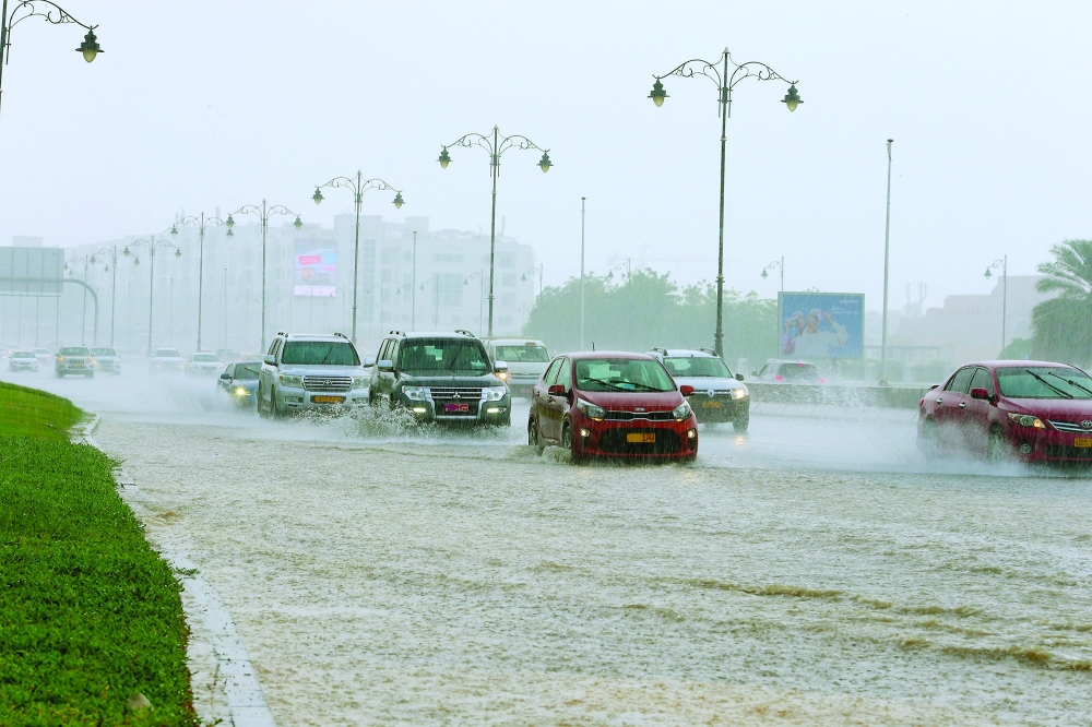 سقوط أمطار رعدية على بعض المحافظات في عمان