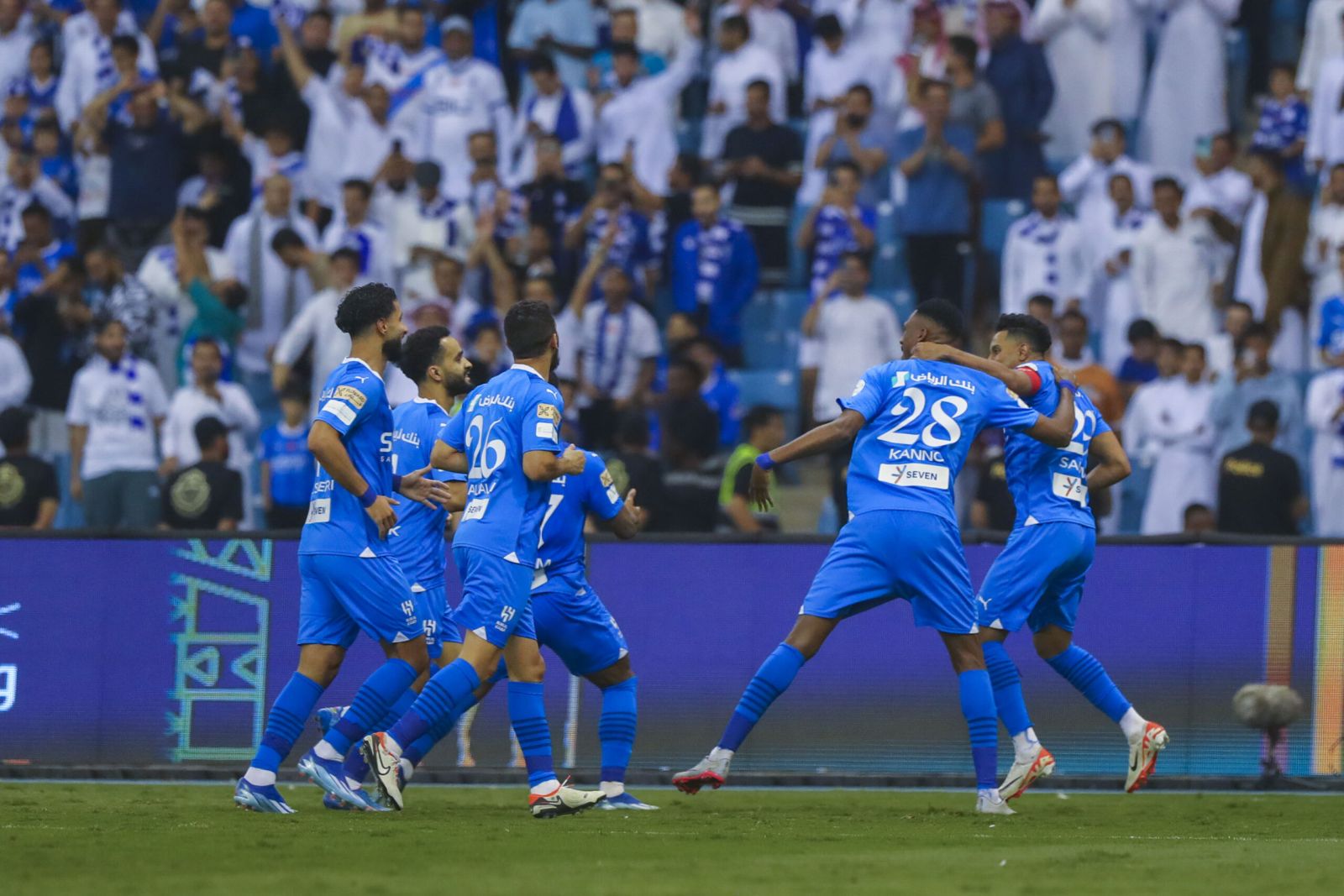 مباراة الهلال والطائي